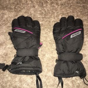 Black Gordini snow gloves